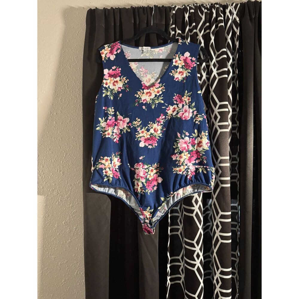 White Birch Women’s 3X Navy Blue Floral Print V-Neck Sleeveless Bodysuit Top